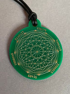 Amulett – Disc ca. 48x58 mm – Lakhovsky MWO + Dodecagram – 58 mm / zinnlegiert / grün – Produktansicht 1