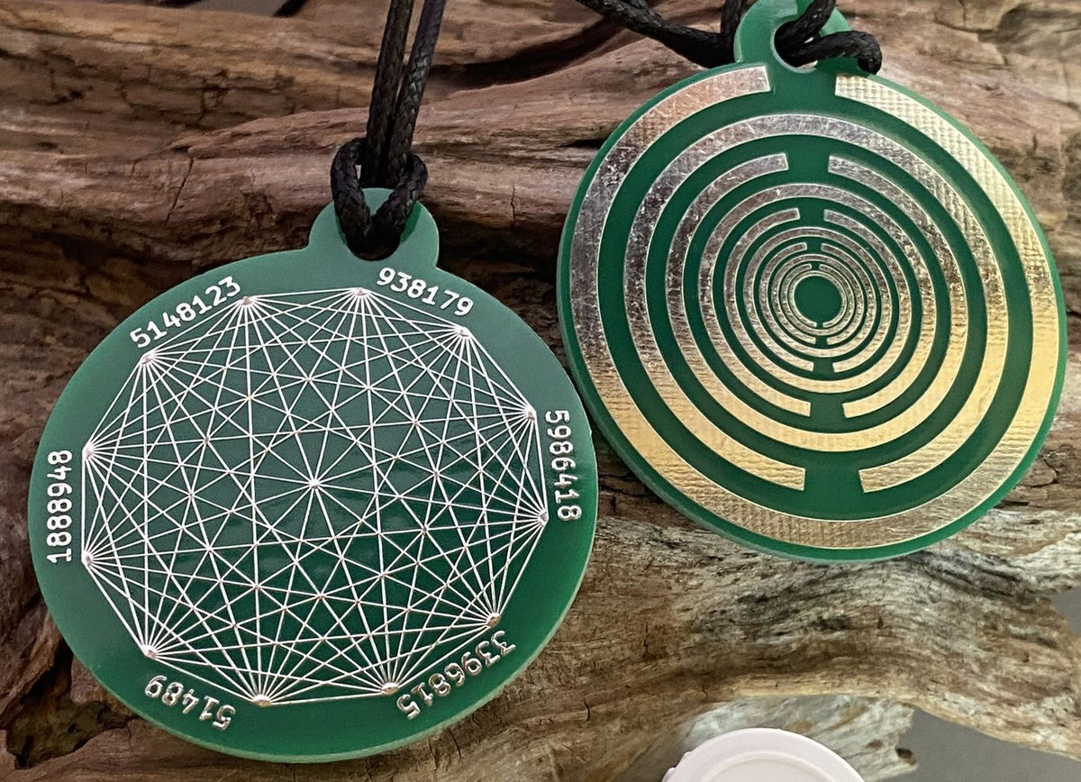 Amulett – Disc ca. 48x58 mm – Lakhovsky MWO + Dodecagram – 58 mm / zinnlegiert / grün – Produktansicht 1