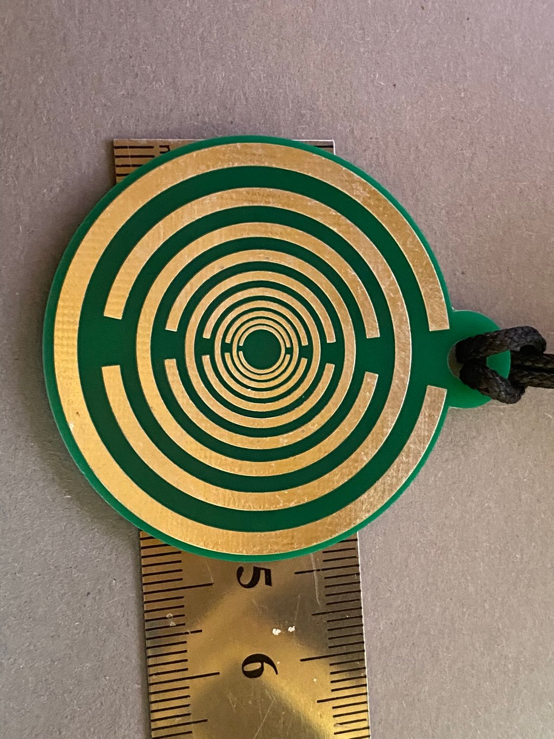 Amulett – Disc ca. 48x58 mm – Lakhovsky MWO + Dodecagram – 58 mm / zinnlegiert / grün – Produktansicht 1