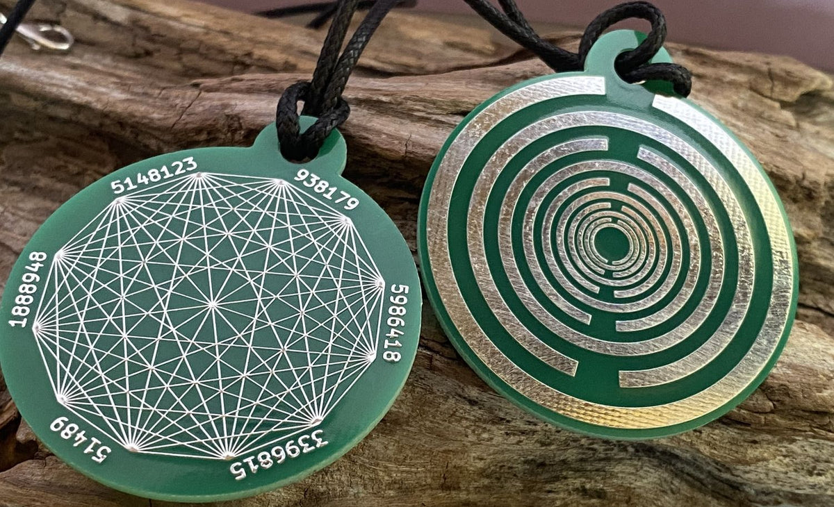 Amulett – Disc ca. 48x58 mm – Lakhovsky MWO + Dodecagram – 58 mm / zinnlegiert / grün – Produktansicht 1