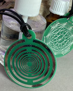 Amulett – Disc ca. 48x58 mm – Lakhovsky MWO + Dodecagram – 58 mm / zinnlegiert / grün – Produktansicht 1