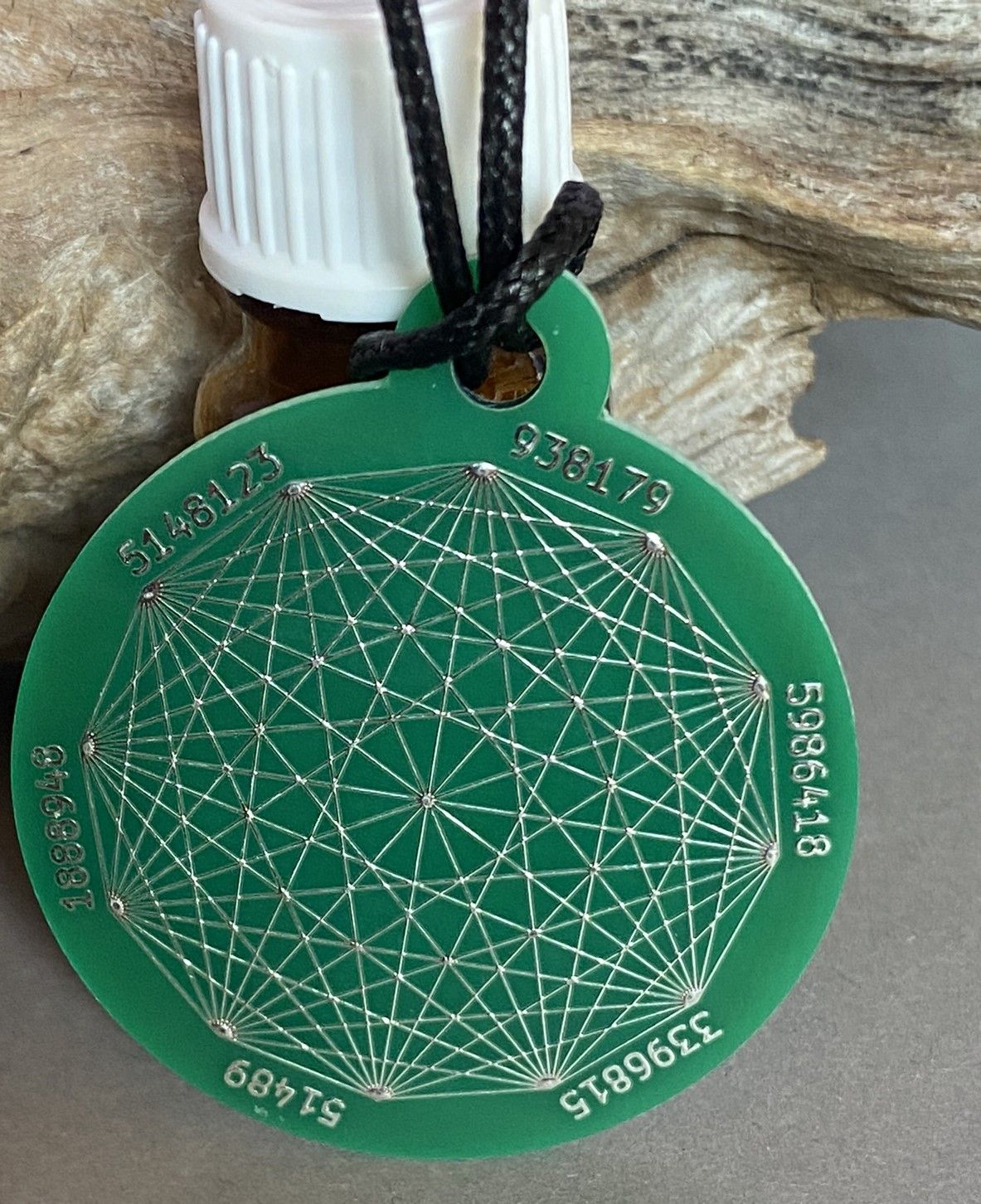 Amulett – Disc ca. 48x58 mm – Lakhovsky MWO + Dodecagram – 58 mm / zinnlegiert / grün – Produktansicht 1