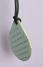 Anhänger Blume des Lebens – Bifilar Spule, ultraweis, ca. 40 mm x 48 mm, zinnlegiert – Produktansicht 1