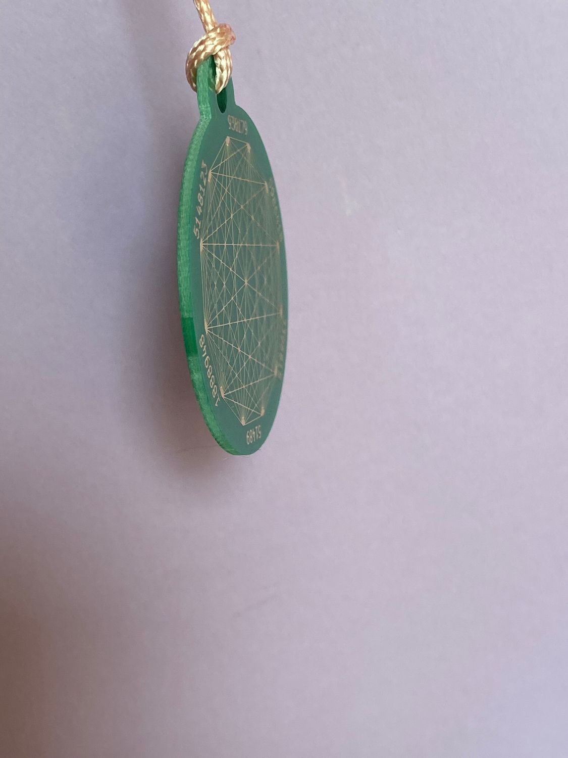 Amulett – Disc ca. 48x58 mm – Lakhovsky MWO + Dodecagram – 58 mm / goldlegiert / grün – Produktansicht 1
