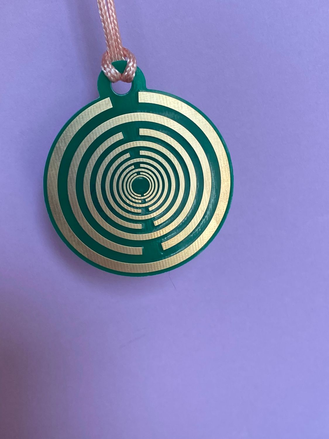 Amulett – Disc ca. 48x58 mm – Lakhovsky MWO + Dodecagram – 58 mm / goldlegiert / grün – Produktansicht 1