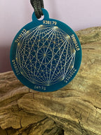 Amulett – Disc ca. 48x58 mm – Lakhovsky MWO + Dodecagram – 58 mm / zinnlegiert / blau – Produktansicht 1