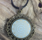 Amulett – Dodecagram als weisser 25 mm Coin – Dodecagram – 25 mm / goldlegiert / Fassung bronzefarben – Produktansicht 1