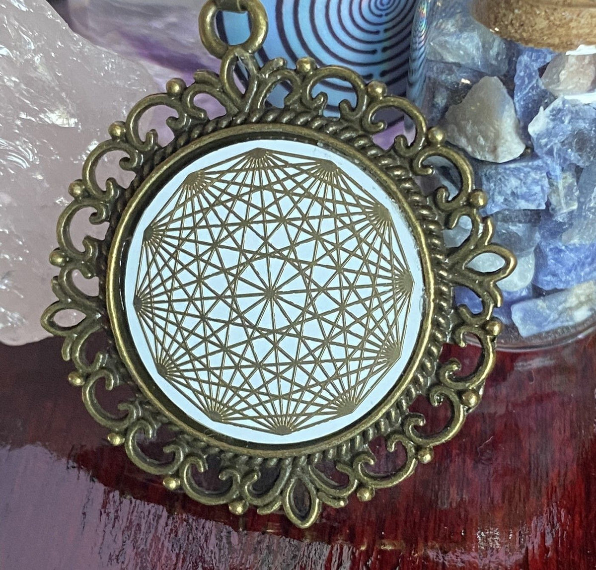 Amulett – Dodecagram als weisser 25 mm Coin – Dodecagram – 25 mm / goldlegiert / Fassung bronzefarben – Produktansicht 1