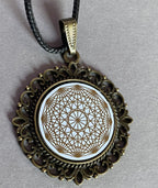 Amulett – Dodecagram als weisser 25 mm Coin – Dodecagram – 25 mm / goldlegiert / Fassung bronzefarben – Produktansicht 1