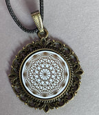 Amulett – Dodecagram als weisser 25 mm Coin – Dodecagram – 25 mm / goldlegiert / Fassung bronzefarben – Produktansicht 1