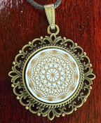 Amulett – Dodecagram als weisser 25 mm Coin – Dodecagram – 25 mm / goldlegiert / Fassung bronzefarben – Produktansicht 1
