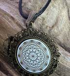 Amulett – Dodecagram als weisser 25 mm Coin – Dodecagram – 25 mm / goldlegiert / Fassung bronzefarben – Produktansicht 1