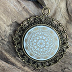 Amulett – Dodecagram als weisser 25 mm Coin – Dodecagram – 25 mm / goldlegiert / Fassung bronzefarben – Produktansicht 1