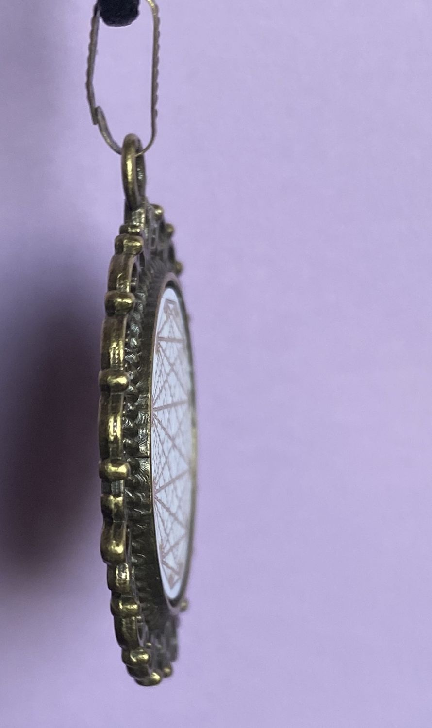Amulett – Dodecagram als weisser 25 mm Coin – Dodecagram – 25 mm / goldlegiert / Fassung bronzefarben – Produktansicht 1