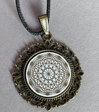 Amulett – Dodecagram als weisser 25 mm Coin – Dodecagram – 25 mm / goldlegiert / Fassung bronzefarben – Produktansicht 1