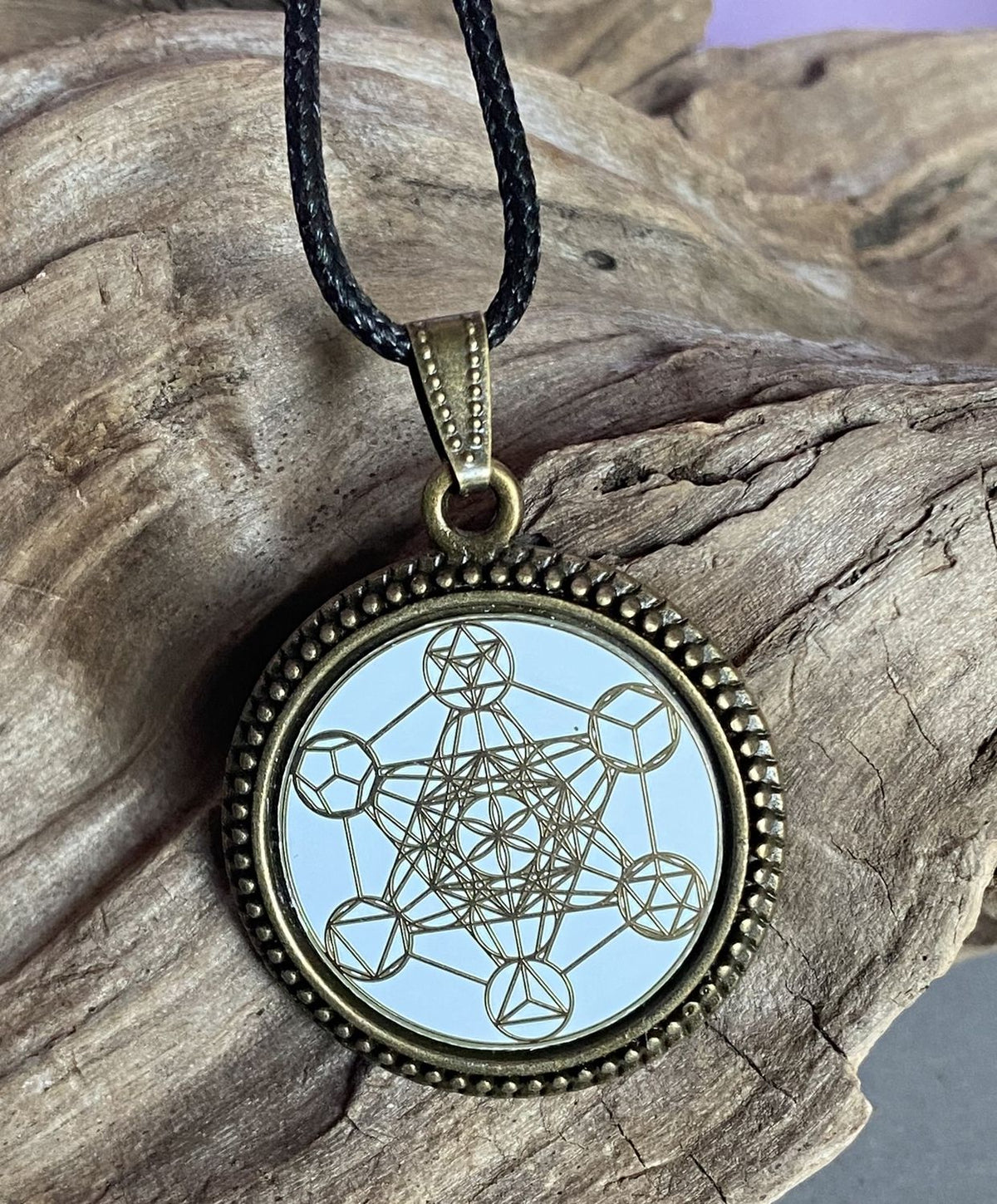 Amulett – bronzefarben, Metatron, Disc in weis 25 mm, goldlegiert, kupferunterlegt – Produktansicht 1
