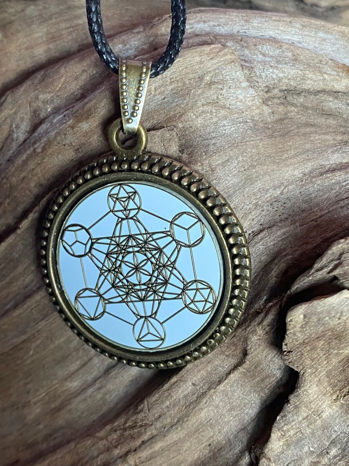 Amulett – bronzefarben, Metatron, Disc in weis 25 mm, goldlegiert, kupferunterlegt – Produktansicht 1