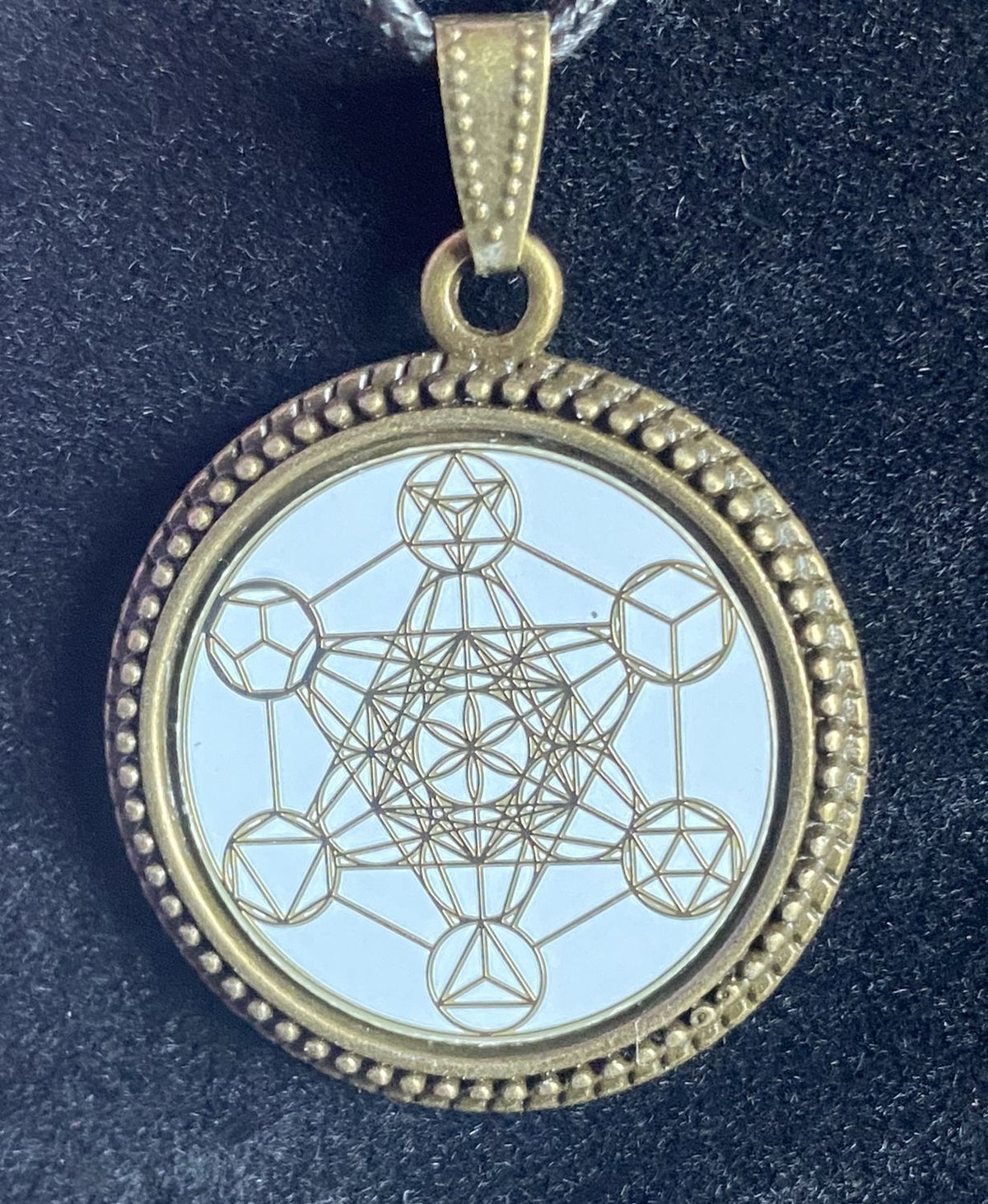 Amulett – bronzefarben, Metatron, Disc in weis 25 mm, goldlegiert, kupferunterlegt – Produktansicht 1