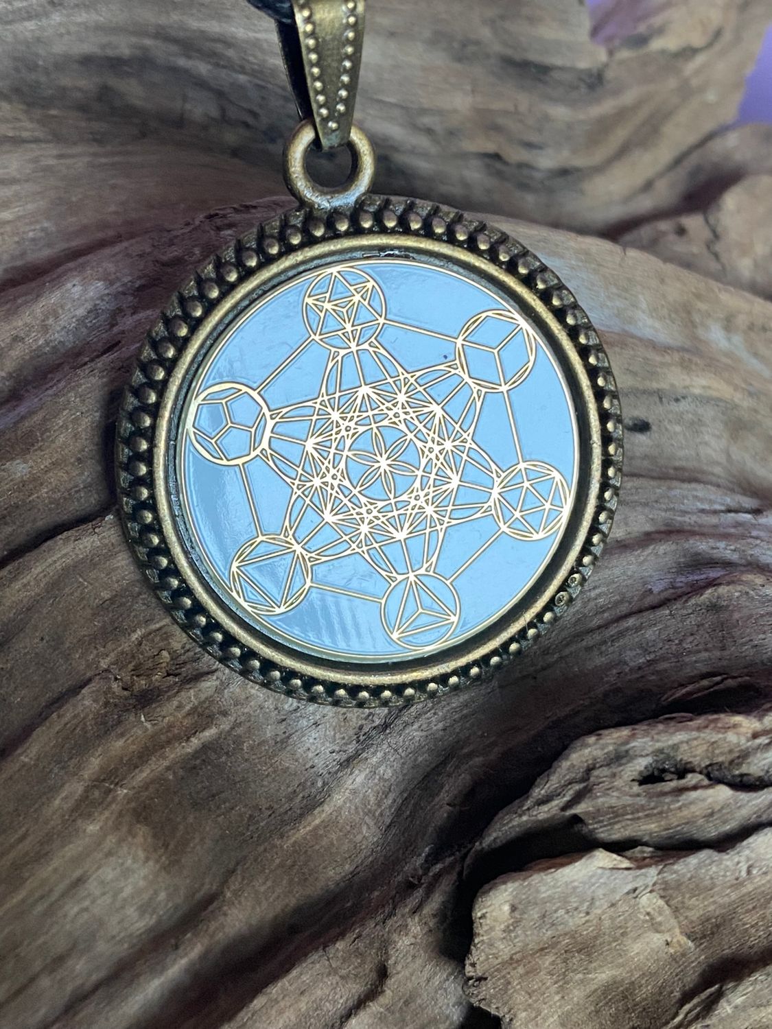 Amulett – bronzefarben, Metatron, Disc in weis 25 mm, goldlegiert, kupferunterlegt – Produktansicht 1