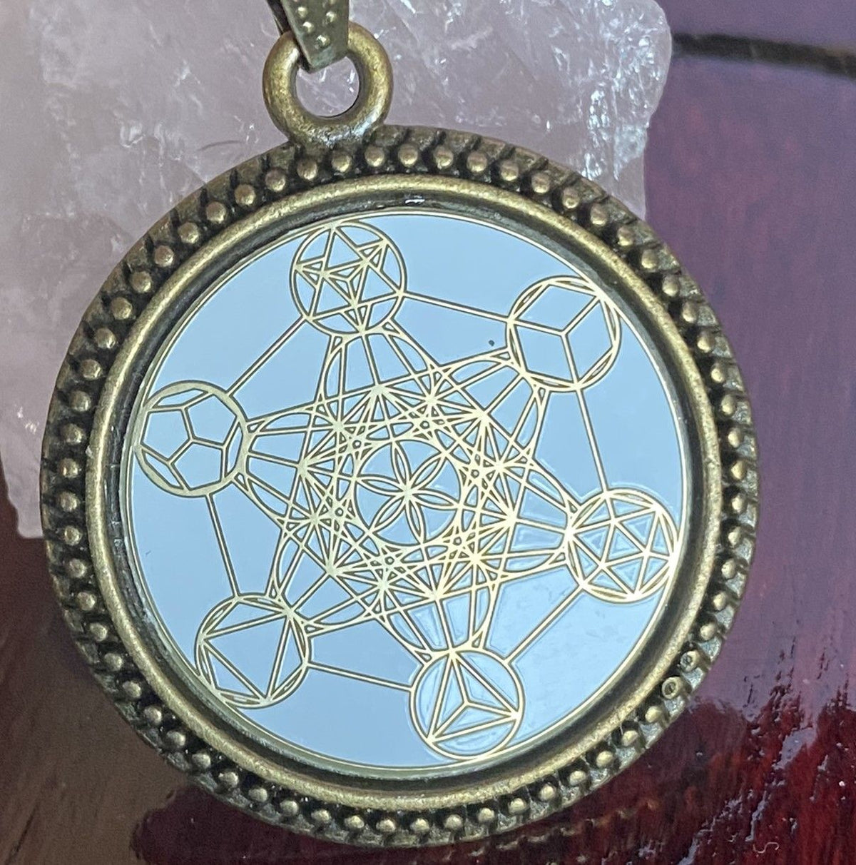 Amulett – bronzefarben, Metatron, Disc in weis 25 mm, goldlegiert, kupferunterlegt – Produktansicht 1