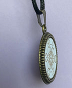 Amulett – bronzefarben, Metatron, Disc in weis 25 mm, goldlegiert, kupferunterlegt – Produktansicht 1