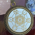 Amulett – bronzefarben, Metatron, Disc in weis 25 mm, goldlegiert, kupferunterlegt – Produktansicht 1