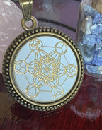 Amulett – bronzefarben, Metatron, Disc in weis 25 mm, goldlegiert, kupferunterlegt – Produktansicht 1