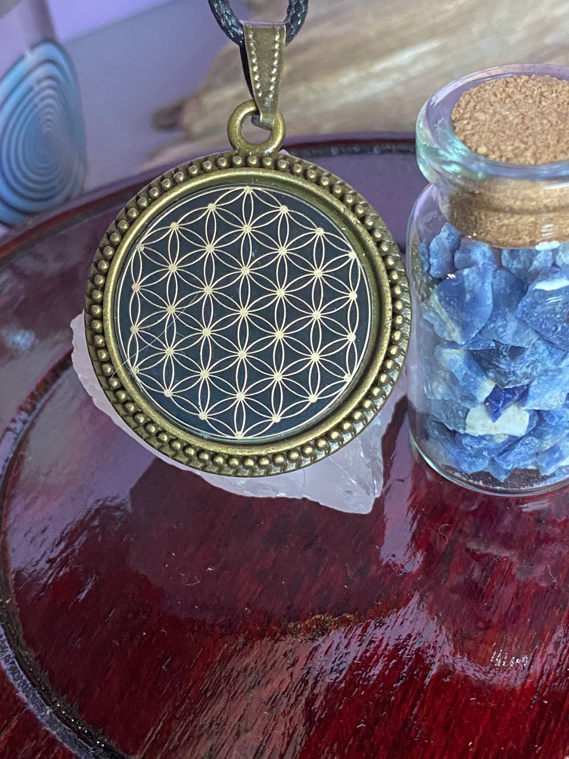 Amulett – Blume des Lebens – 25 mm / goldlegiert / schwarz – Produktansicht 1