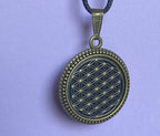 Amulett – Blume des Lebens – 25 mm / goldlegiert / schwarz – Produktansicht 1