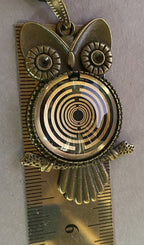 Amulett – Krafttier Eule – Lakhovsky MWO – goldlegiert / nachtschwarz – Produktansicht 1
