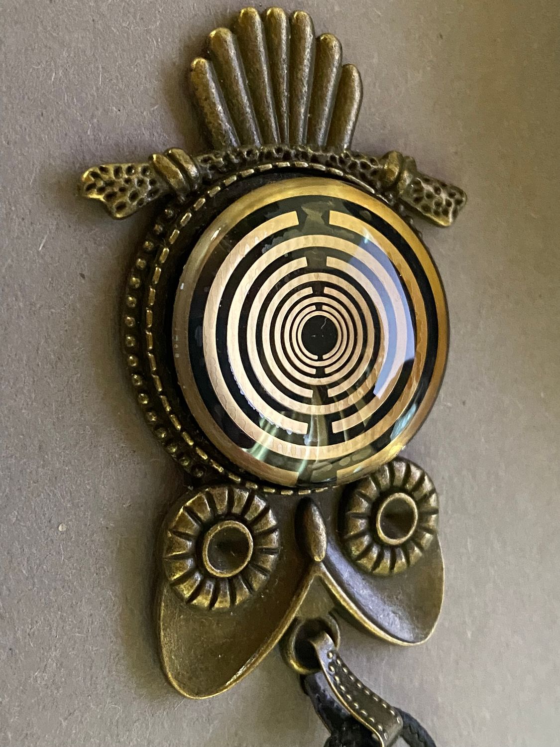 Amulett – Krafttier Eule – Lakhovsky MWO – goldlegiert / nachtschwarz – Produktansicht 1