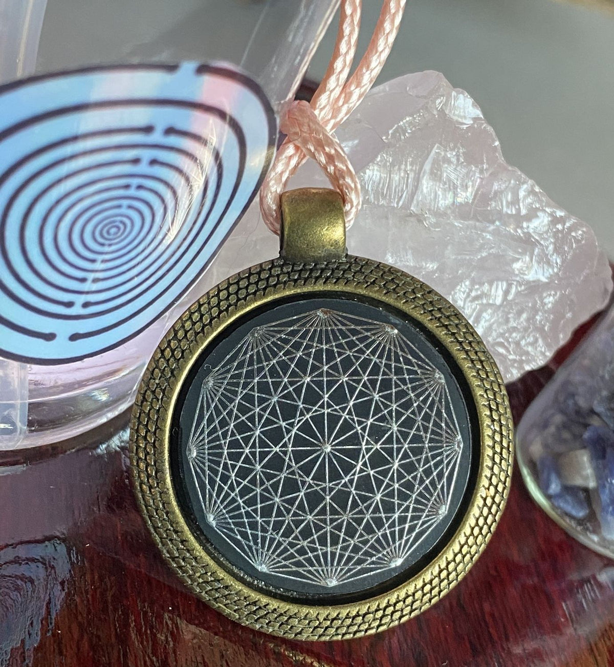 Amulett – Dodecagram als schwarzer 25 mm Coin – Dodecagram – 25 mm / zinnlegiert / Fassung bronzefarben – Produktansicht 1