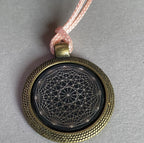 Amulett – Dodecagram als schwarzer 25 mm Coin – Dodecagram – 25 mm / zinnlegiert / Fassung bronzefarben – Produktansicht 1