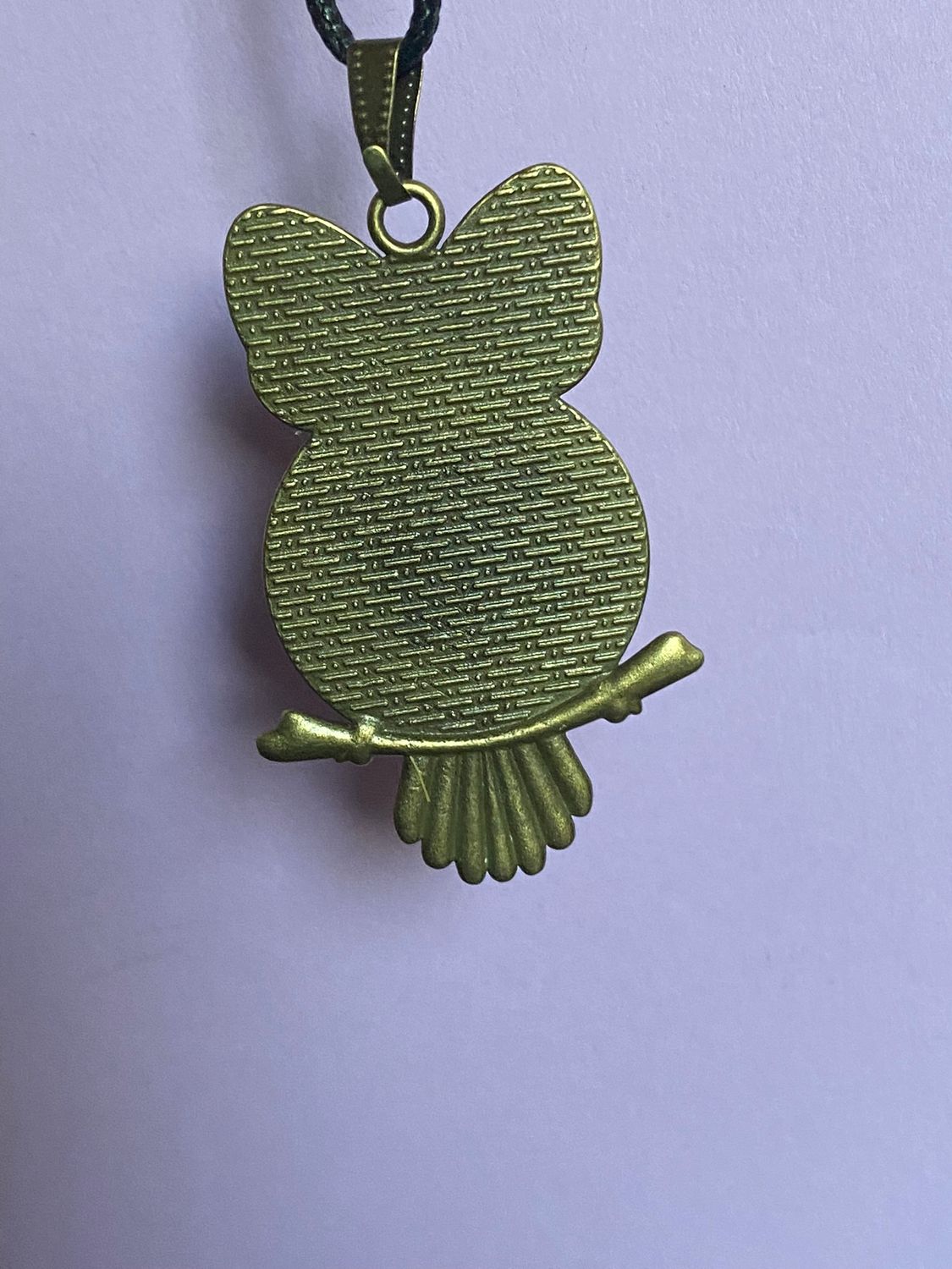 Amulett – Krafttier Eule – Lakhovsky MWO – goldlegiert / nachtschwarz – Produktansicht 1