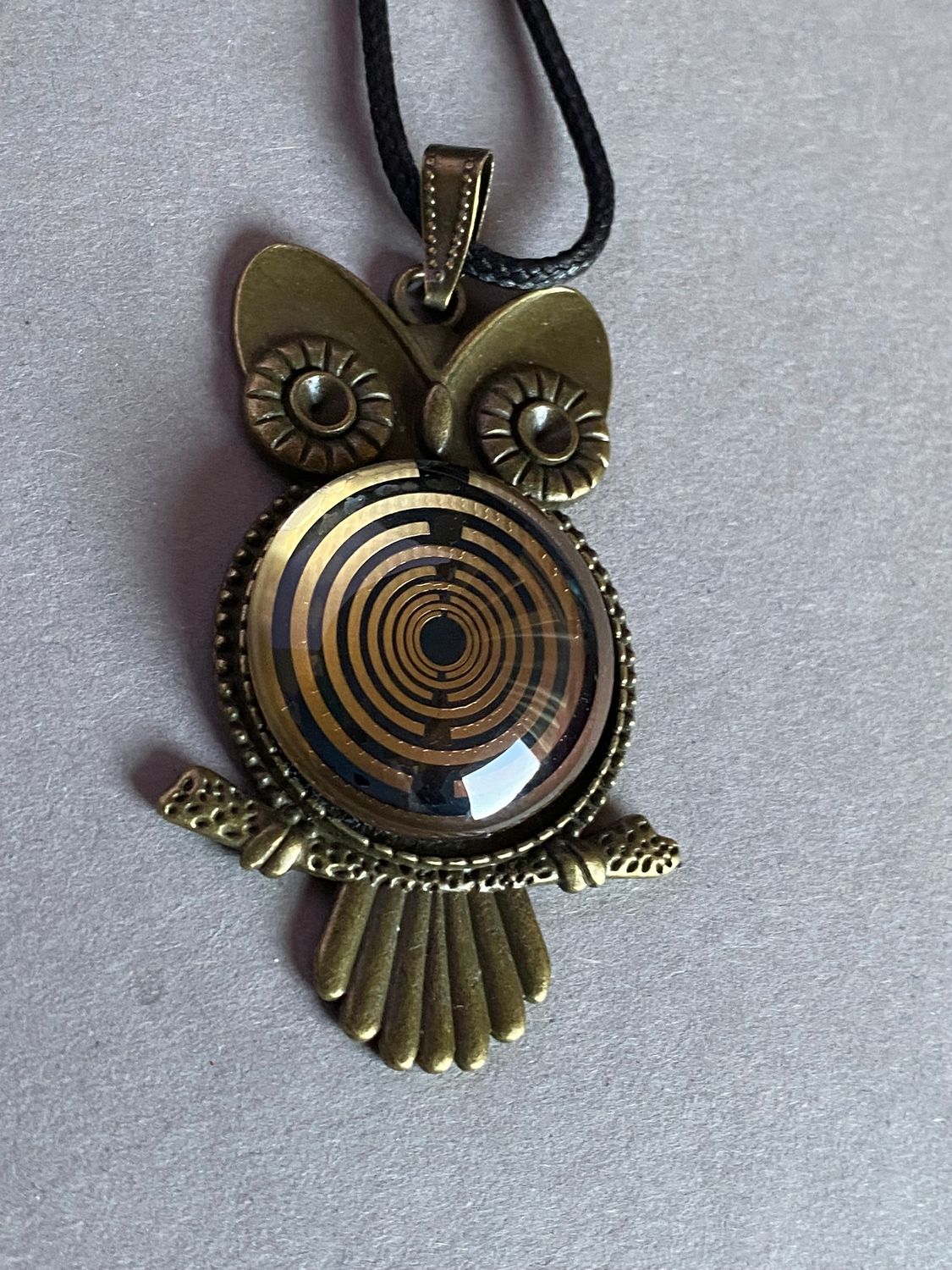 Amulett – Krafttier Eule – Lakhovsky MWO – goldlegiert / nachtschwarz – Produktansicht 1