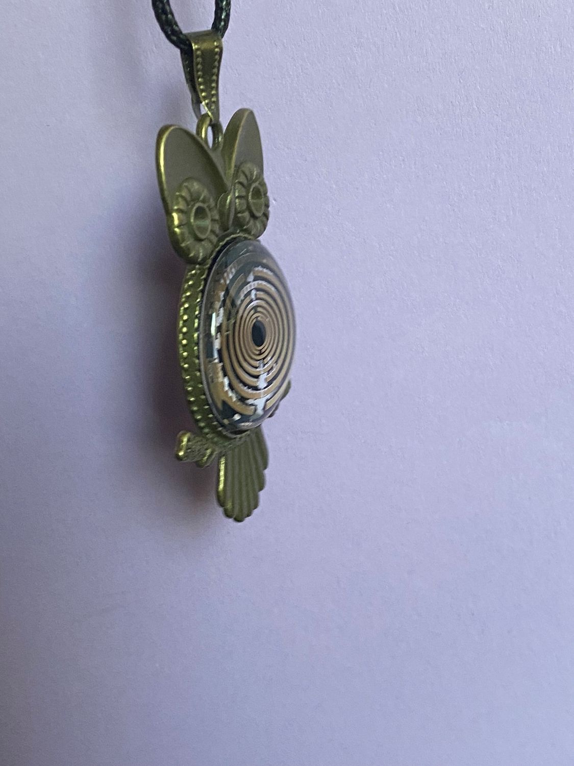 Amulett – Krafttier Eule – Lakhovsky MWO – goldlegiert / nachtschwarz – Produktansicht 1