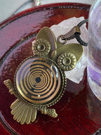 Amulett – Krafttier Eule – Lakhovsky MWO – goldlegiert / nachtschwarz – Produktansicht 1