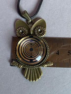 Amulett – Krafttier Eule – Lakhovsky MWO – goldlegiert / nachtschwarz – Produktansicht 1