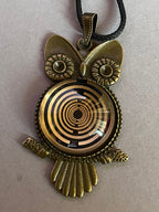 Amulett – Krafttier Eule – Lakhovsky MWO – goldlegiert / nachtschwarz – Produktansicht 1