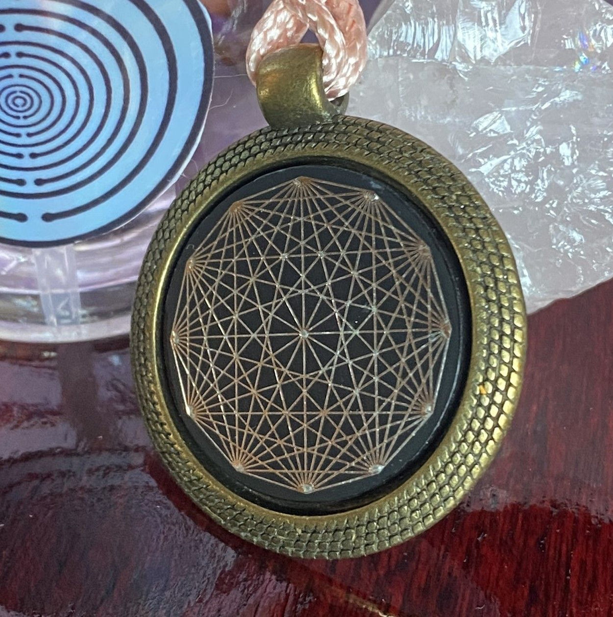 Amulett – Dodecagram als schwarzer 25 mm Coin – Dodecagram – 25 mm / zinnlegiert / Fassung bronzefarben – Produktansicht 1