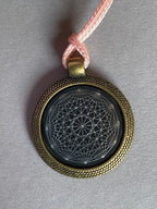 Amulett – Dodecagram als schwarzer 25 mm Coin – Dodecagram – 25 mm / zinnlegiert / Fassung bronzefarben – Produktansicht 1