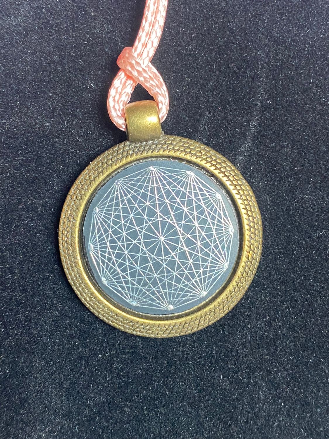 Amulett – Dodecagram als schwarzer 25 mm Coin – Dodecagram – 25 mm / zinnlegiert / Fassung bronzefarben – Produktansicht 1