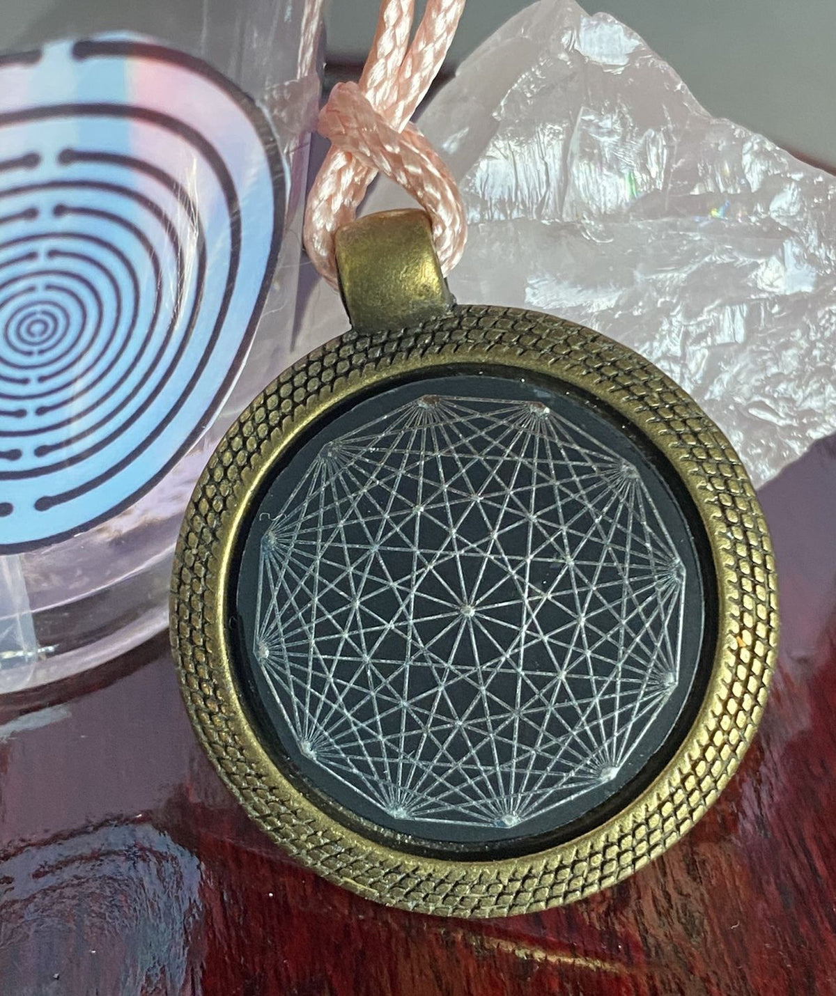 Amulett – Dodecagram als schwarzer 25 mm Coin – Dodecagram – 25 mm / zinnlegiert / Fassung bronzefarben – Produktansicht 1