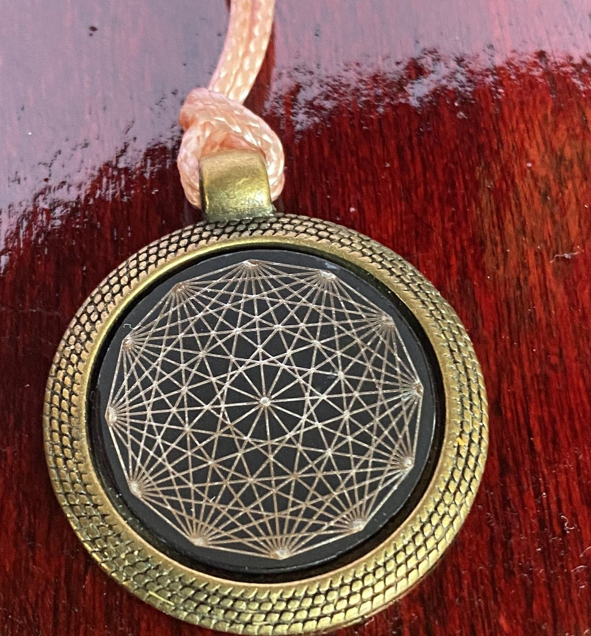 Amulett – Dodecagram als schwarzer 25 mm Coin – Dodecagram – 25 mm / zinnlegiert / Fassung bronzefarben – Produktansicht 1