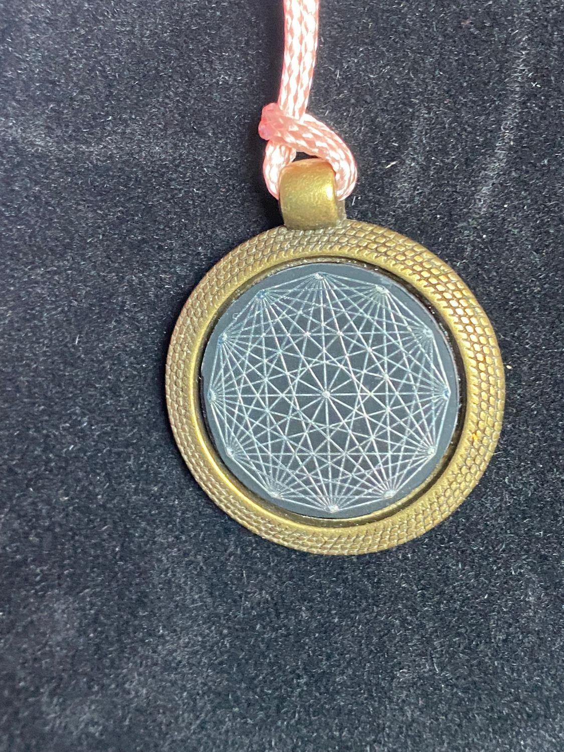 Amulett – Dodecagram als schwarzer 25 mm Coin – Dodecagram – 25 mm / zinnlegiert / Fassung bronzefarben – Produktansicht 1