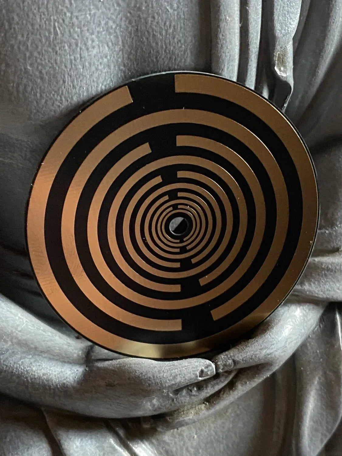 50 mm Disc – 1 Stück – MWO Lakhovsky MWO doppelseitig, schwarz, Symbolik goldlegiert, kupferunterlegt – Produktansicht 1