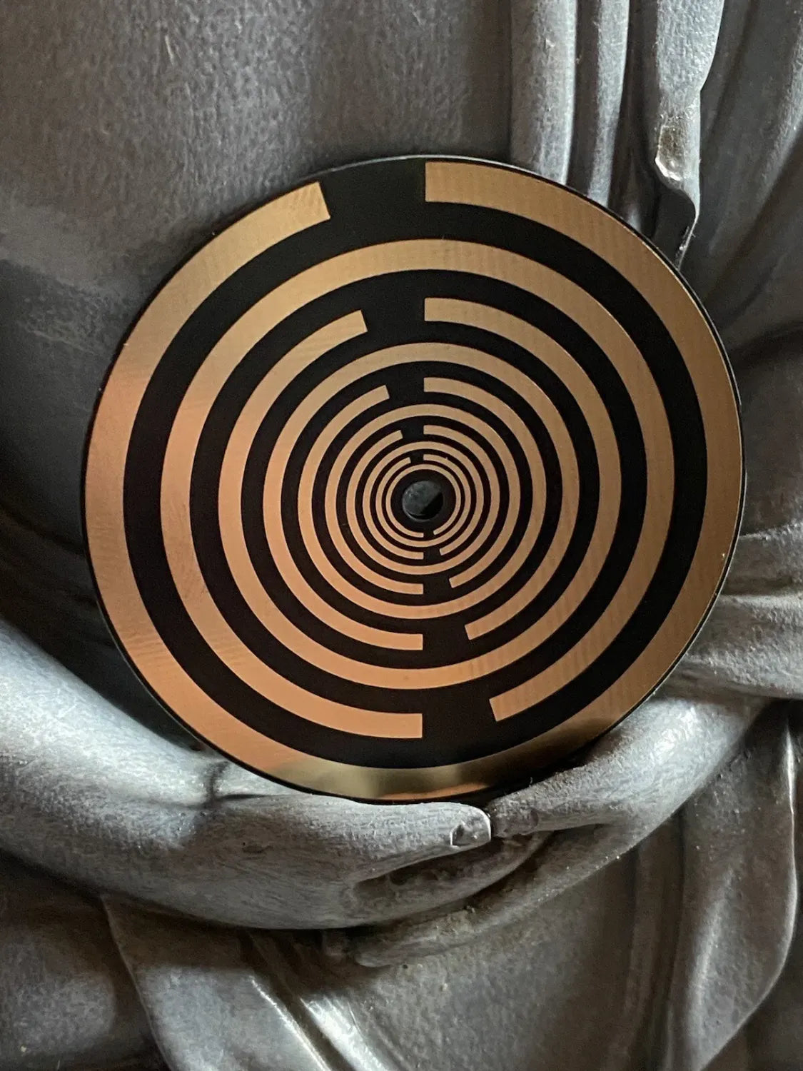 50 mm Disc – 1 Stück – MWO Lakhovsky MWO doppelseitig, schwarz, Symbolik goldlegiert, kupferunterlegt – Produktansicht 1