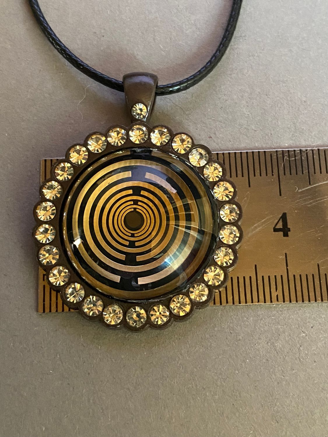 Amulett – Lakhovsky MWO – 25 mm / goldlegiert / Fassung braune – Produktansicht 1