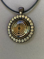 Amulett – Lakhovsky MWO – 25 mm / goldlegiert / Fassung braune – Produktansicht 1