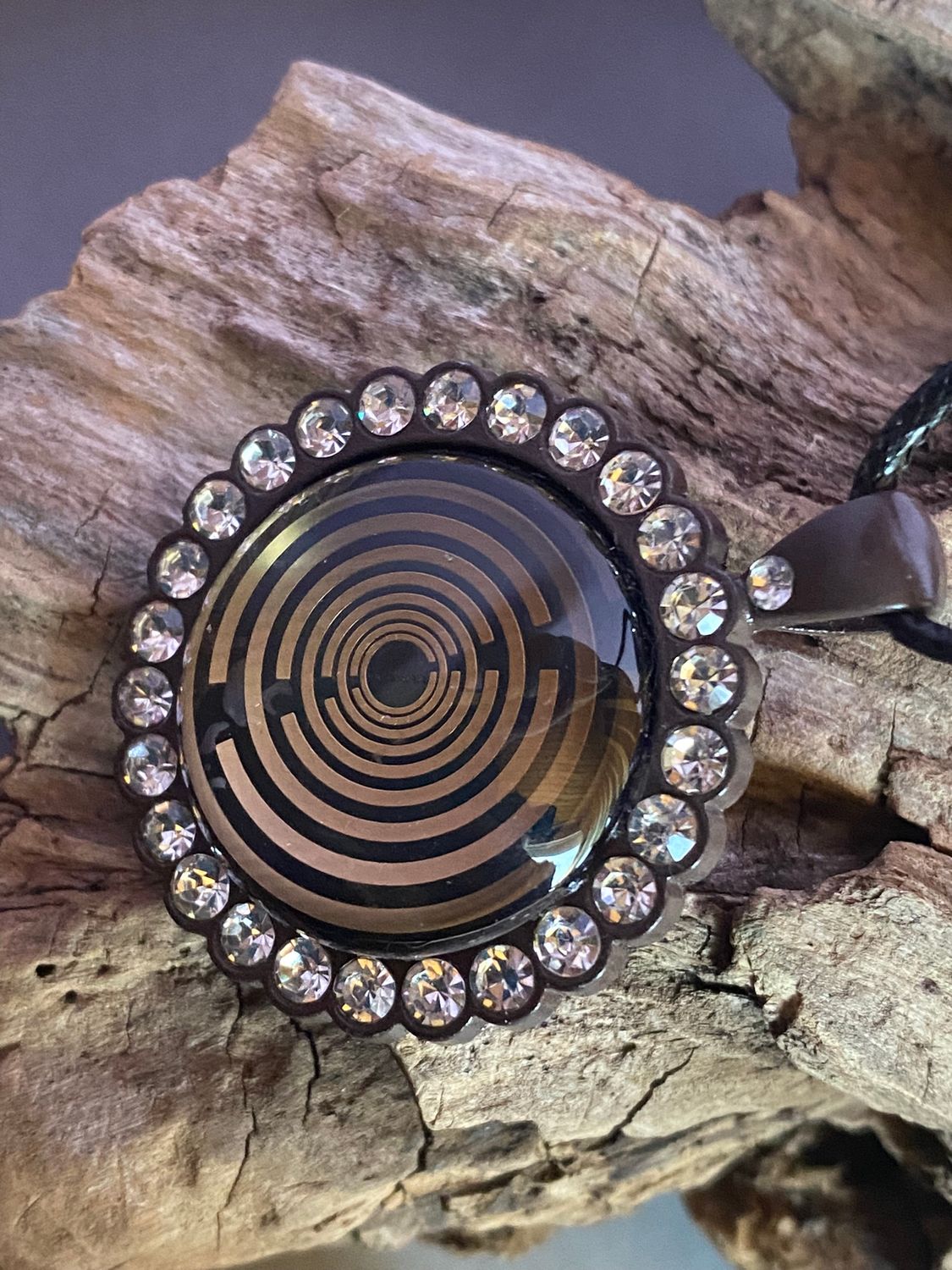 Amulett – Lakhovsky MWO – 25 mm / goldlegiert / Fassung braune – Produktansicht 1